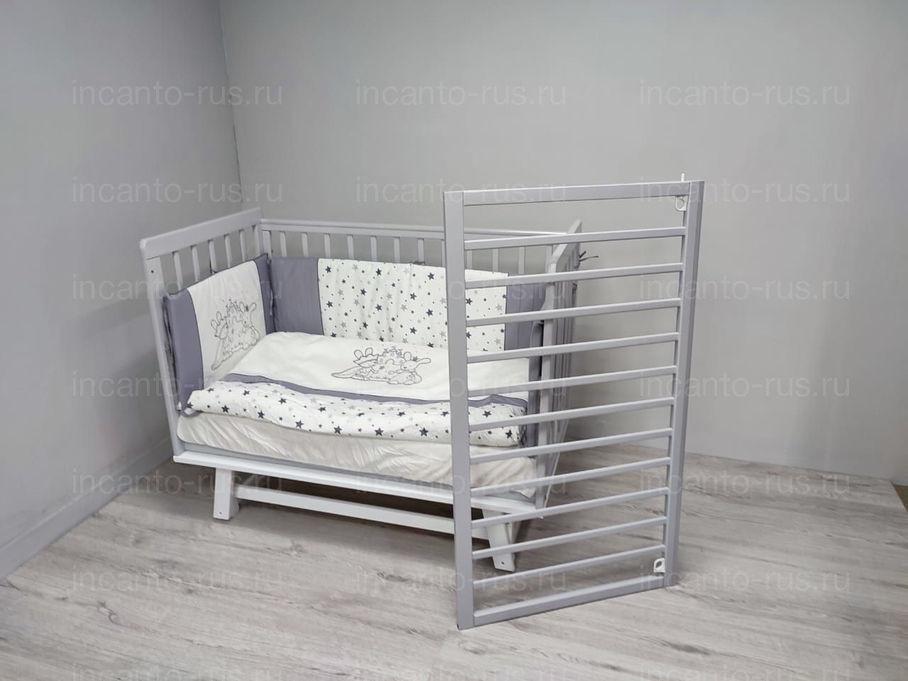 Кроватки для малышей, Кровать Incanto Anniken продольный маятник цвет серый/белый